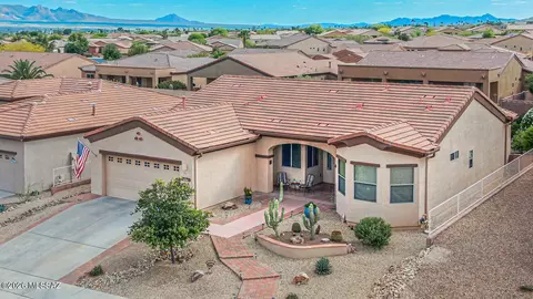 955 W Bosch Dr, Green Valley, AZ 85614