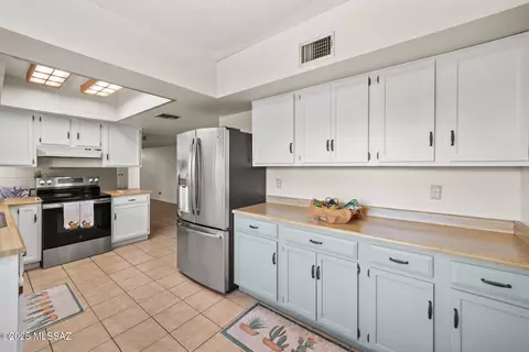 3841 N Four Winds Dr, Tucson, AZ 85750