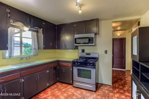 Kitchen - 2437 E Beverly Dr, Tucson, AZ 85719 photo 2 of 4