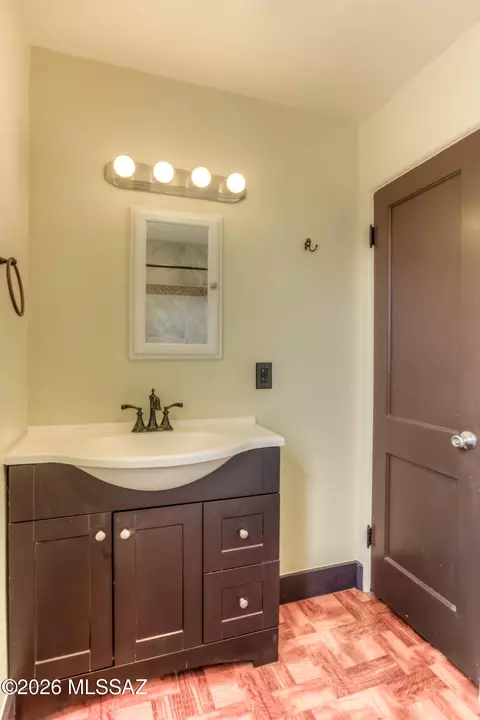 Bath - 2437 E Beverly Dr, Tucson, AZ 85719 photo 1 of 2