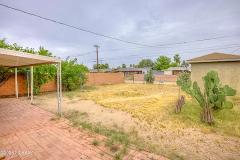 Exterior - 2437 E Beverly Dr, Tucson, AZ 85719 photo 3 of 8
