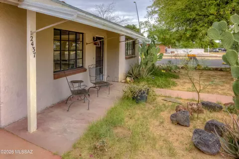 Exterior - 2437 E Beverly Dr, Tucson, AZ 85719 photo 2 of 8