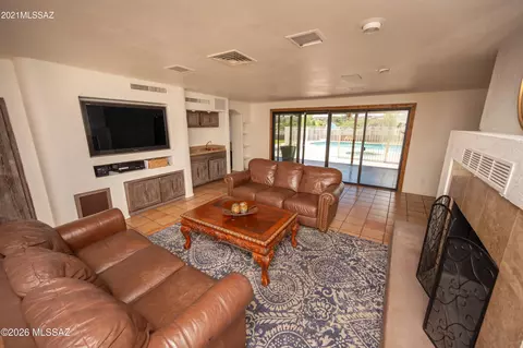 1629 W Meadow Hills Dr, Nogales, AZ 85621