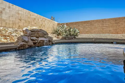 323 E Refuge Loop, Vail, AZ 85641