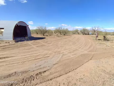 8135 S Worden Rd, Tucson, AZ 85735