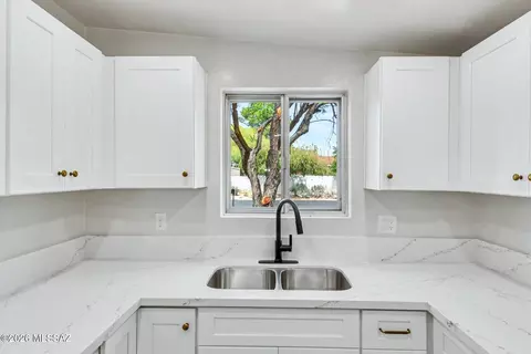 Kitchen - 3450 Elida St, Tucson, AZ 85716 photo 4 of 4