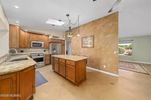 Kitchen - 10036 E Sierrita Pl, Tucson, AZ 85749 photo 2 of 4