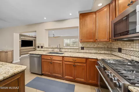 Kitchen - 10036 E Sierrita Pl, Tucson, AZ 85749 photo 4 of 4