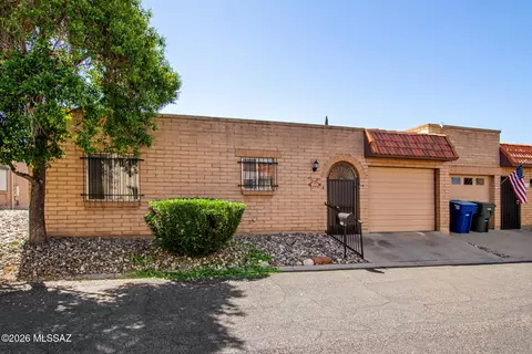 8342 E Cypress Point Ln, Tucson, AZ 85710