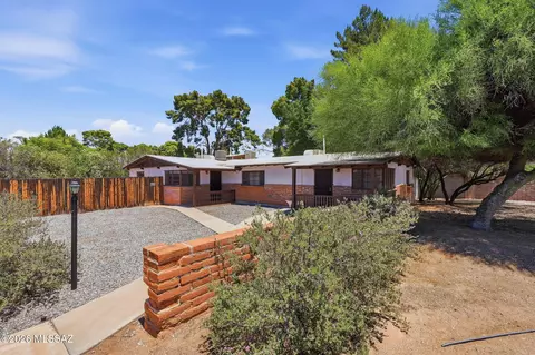 2721 E Fort Lowell Rd, Tucson, AZ 85716