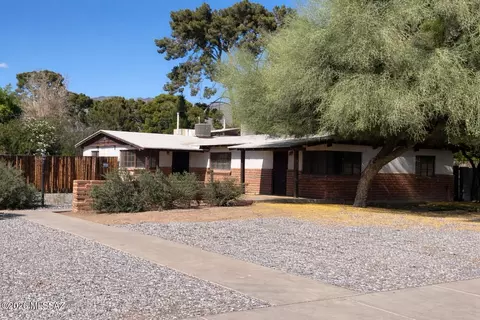 2721 E Fort Lowell Rd, Tucson, AZ 85716