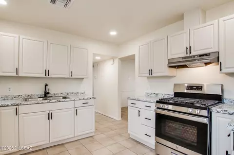 3241 S Lloyd Vis, Tucson, AZ 85713