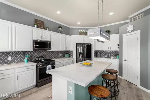 Kitchen - 14175 E Lazy Jake Ln, Vail, AZ 85641 photo 2 of 3