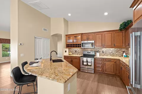 Kitchen - 63178 E Brooke Pk Dr, Saddlebrooke, AZ 85739 photo 2 of 4