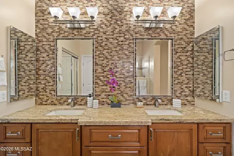 Bath - 63178 E Brooke Pk Dr, Saddlebrooke, AZ 85739 photo 2 of 4