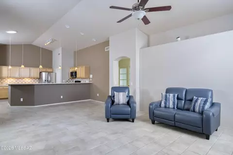 Living - 10172 E Gray Hawk Dr, Tucson, AZ 85730 photo 2 of 8