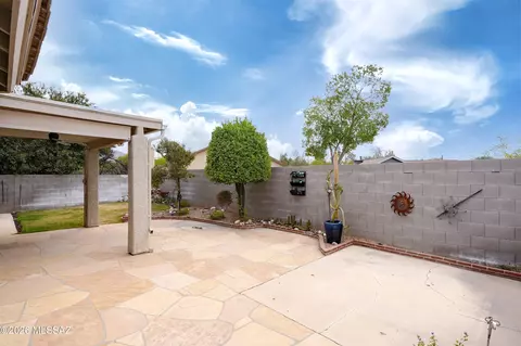 Exterior - 10172 E Gray Hawk Dr, Tucson, AZ 85730 photo 4 of 5