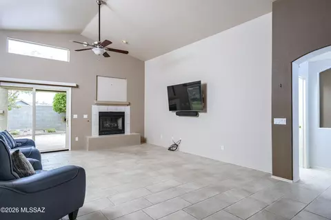 Living - 10172 E Gray Hawk Dr, Tucson, AZ 85730 photo 4 of 8