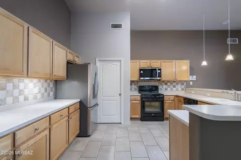 Kitchen - 10172 E Gray Hawk Dr, Tucson, AZ 85730 photo 1 of 2
