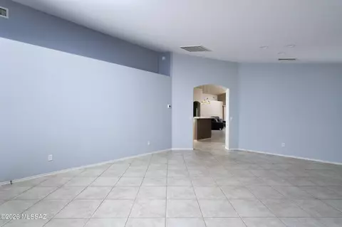 Living - 10172 E Gray Hawk Dr, Tucson, AZ 85730 photo 7 of 8