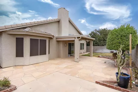 Exterior - 10172 E Gray Hawk Dr, Tucson, AZ 85730 photo 2 of 5