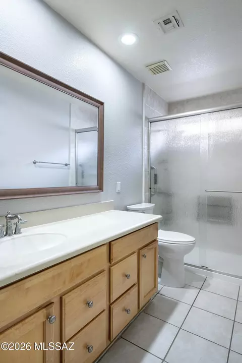 Bath - 10172 E Gray Hawk Dr, Tucson, AZ 85730 photo 3 of 3