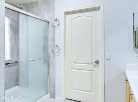 Bath - 10172 E Gray Hawk Dr, Tucson, AZ 85730 photo 1 of 3