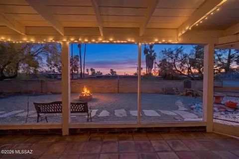 9230 E Palm Tree Dr, Tucson, AZ 85710