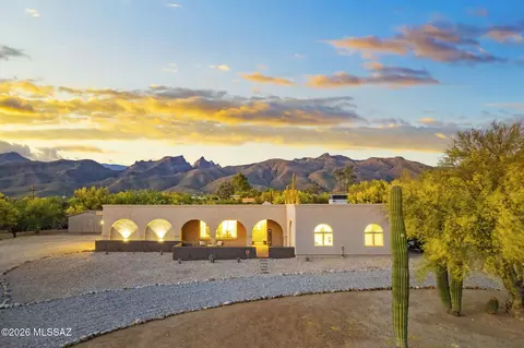 9501 E Quiet Pl, Tucson, AZ 85749