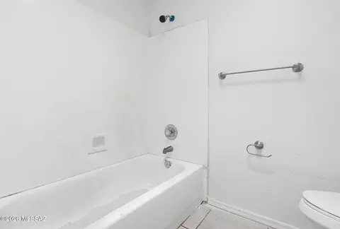 Bath - 1044 E 27th St, Tucson, AZ 85713 photo 2 of 2