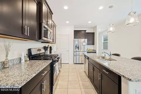 Kitchen - 11295 S Weismann Dr, Vail, AZ 85641 photo 5 of 5