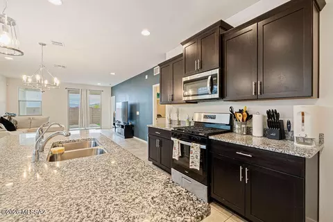 Kitchen - 11295 S Weismann Dr, Vail, AZ 85641 photo 1 of 5