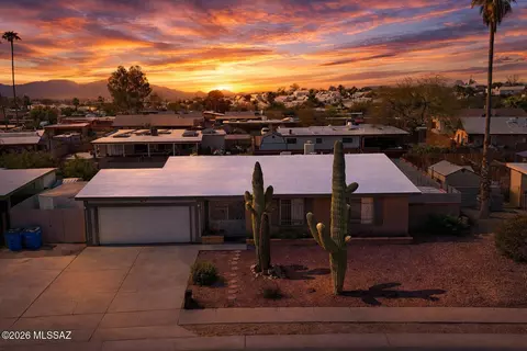 View/Area - 3371 W Eunice St, Tucson, AZ 85741 photo 2 of 3