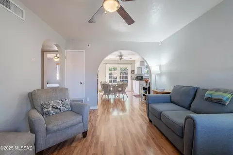 933 E Mesquite Dr, Tucson, AZ 85719