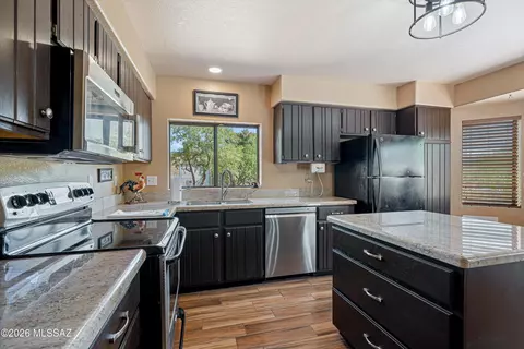 Kitchen - 1300 N Reta Dr, Vail, AZ 85641 photo 4 of 6