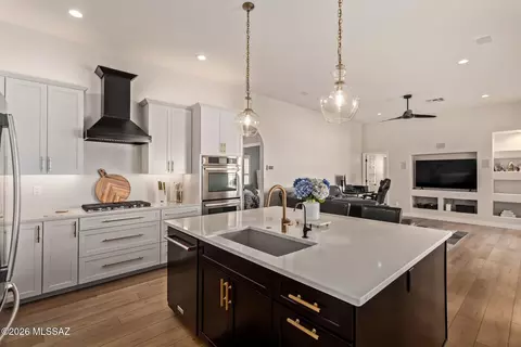 1738 W Lost Moon Ct, Tucson, AZ 85737