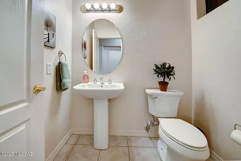 Bath - 108 Silverstone Pl, Tucson, AZ 85737 photo 4 of 4
