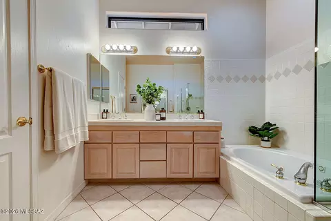 Bath - 108 Silverstone Pl, Tucson, AZ 85737 photo 1 of 4