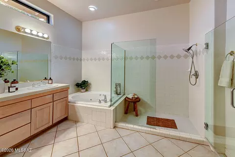 Bath - 108 Silverstone Pl, Tucson, AZ 85737 photo 2 of 4