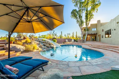 5525 N Oracle Rd, Tucson, AZ 85704
