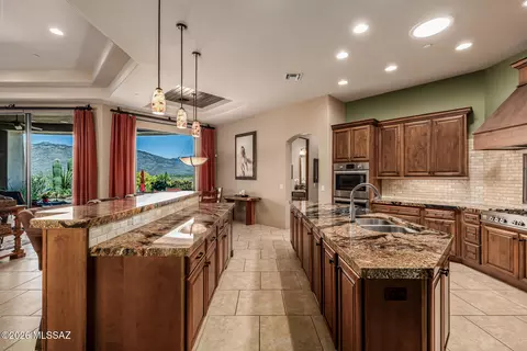 Kitchen - 8301 S Triangle R Ranch Pl, Vail, AZ 85641 photo 4 of 5