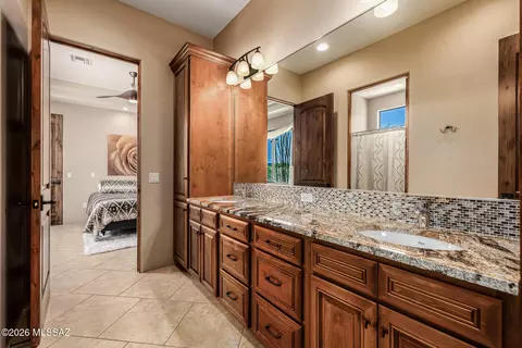 Bath - 8301 S Triangle R Ranch Pl, Vail, AZ 85641 photo 5 of 6