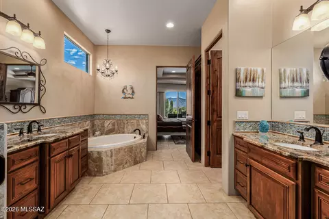 Bath - 8301 S Triangle R Ranch Pl, Vail, AZ 85641 photo 1 of 6