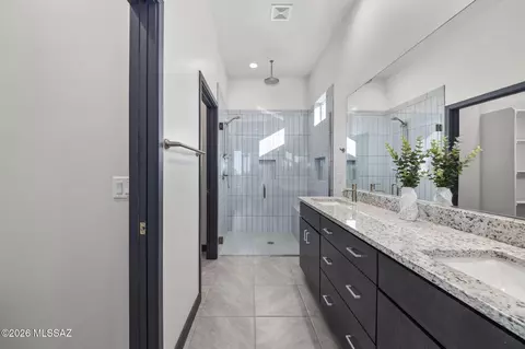 Bath - 9820 S Rolling Water Dr, Vail, AZ 85641 photo 1 of 4