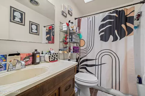 Bath - 1136-1152 E Hedrick Dr, Tucson, AZ 85719 photo 4 of 4