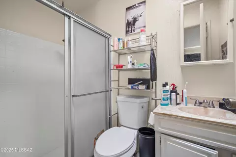 Bath - 1136-1152 E Hedrick Dr, Tucson, AZ 85719 photo 3 of 4