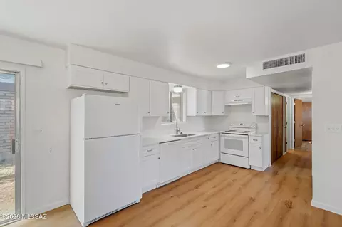 Kitchen - 1136-1152 E Hedrick Dr, Tucson, AZ 85719 photo 1 of 7