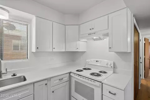 Kitchen - 1136-1152 E Hedrick Dr, Tucson, AZ 85719 photo 4 of 7