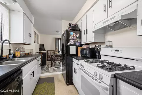 Kitchen - 1136-1152 E Hedrick Dr, Tucson, AZ 85719 photo 7 of 7