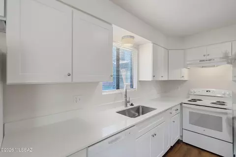 Kitchen - 1136-1152 E Hedrick Dr, Tucson, AZ 85719 photo 2 of 7
